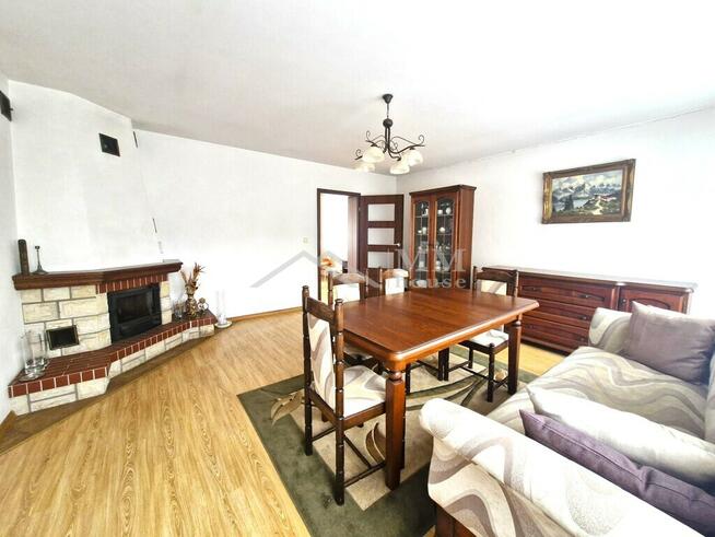 Dom wolnostojący z zabudowaniami gospodarczymi