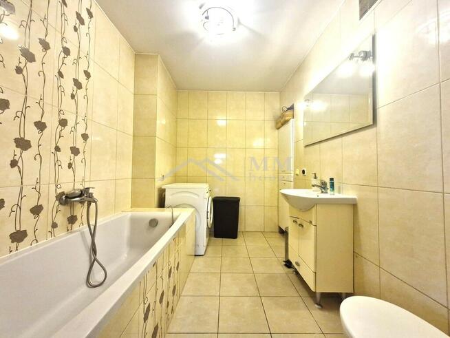 Dom wolnostojący z zabudowaniami gospodarczymi