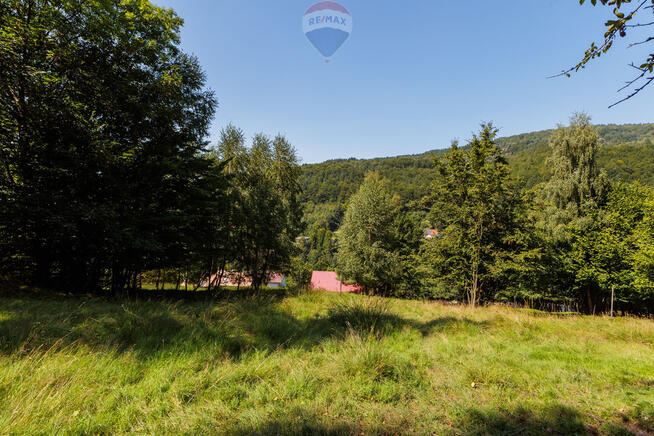 Działka z widokiem na góry Międzybrodzia Żywieckie