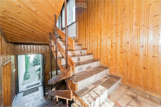 Dom z dwoma niezależnymi mieszkaniami