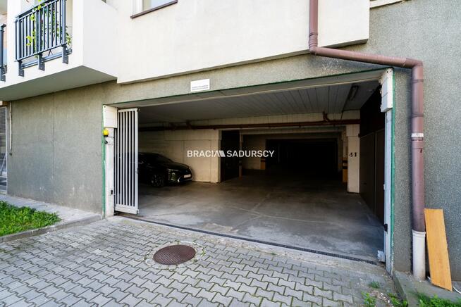 Garaż Kraków Dębniki, Ruczaj, Chmieleniec