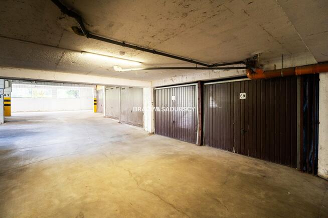 Garaż Kraków Dębniki, Ruczaj, Chmieleniec