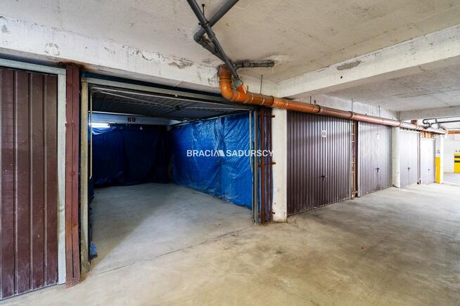 Garaż Kraków Dębniki, Ruczaj, Chmieleniec