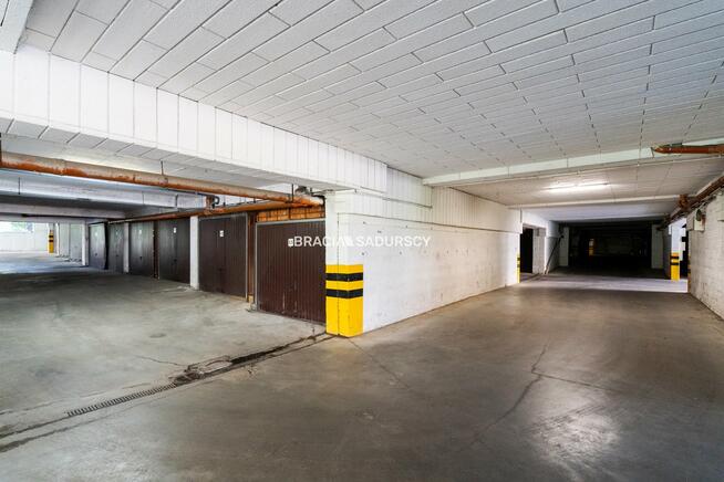 Garaż Kraków Dębniki, Ruczaj, Chmieleniec