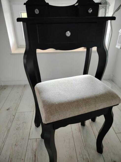 Sprzedam toaletkę z krzesłem