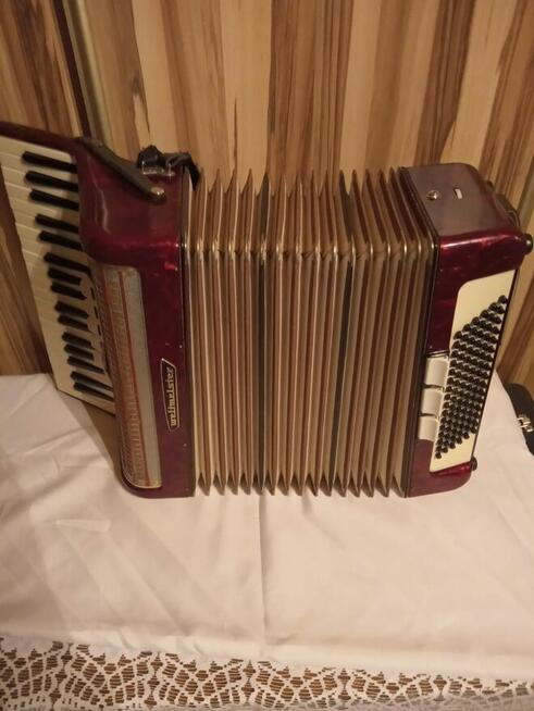 Akordeon Weltmeister 96 basów z futerałem