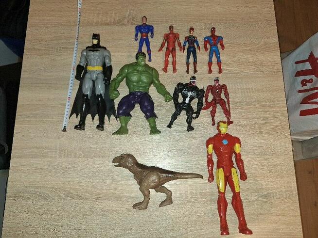 Zestaw figurek superbohaterów