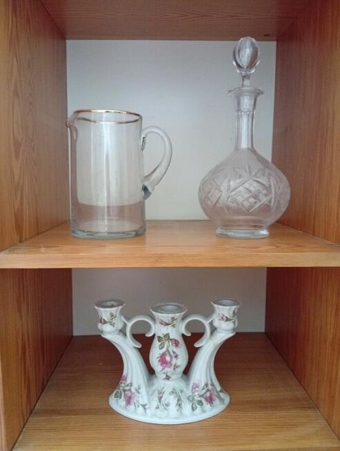 Pzredmioty szklane i porcelanowe i kilka sztućców Norblin