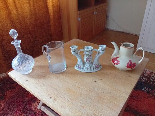 Pzredmioty szklane i porcelanowe i kilka sztućców Norblin