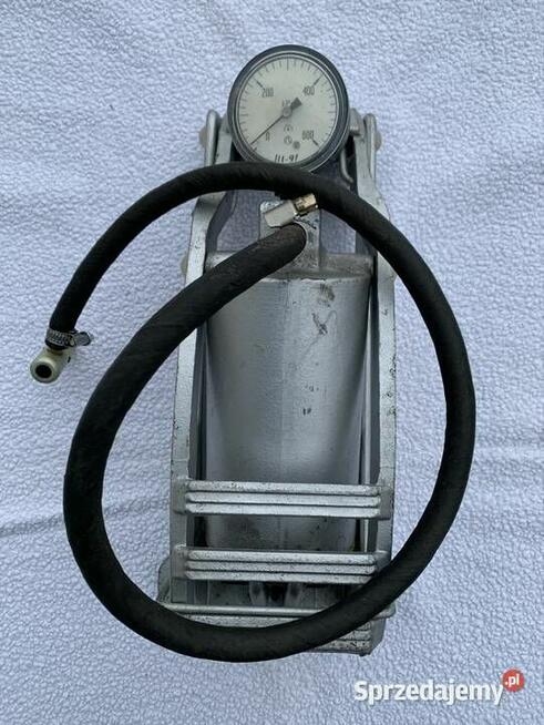 Pompka nożna z manometrem PRL