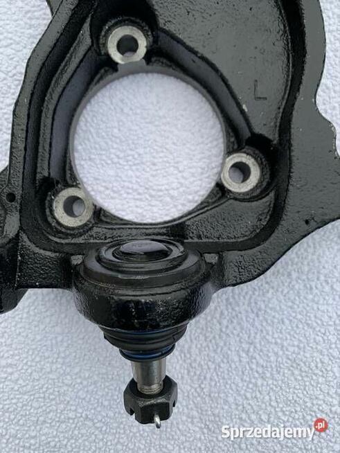 Sworzeń wahacza, zwrotnica lewa Jeep Cherokee kj