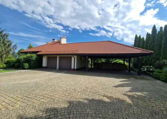 Atrakcyjny dom wolnostojący, garaż 2 stanowiskowy, wiata,