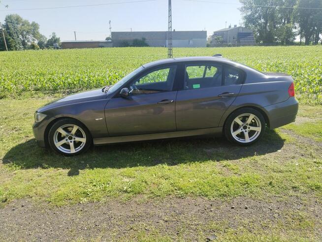 BMW E90 320i