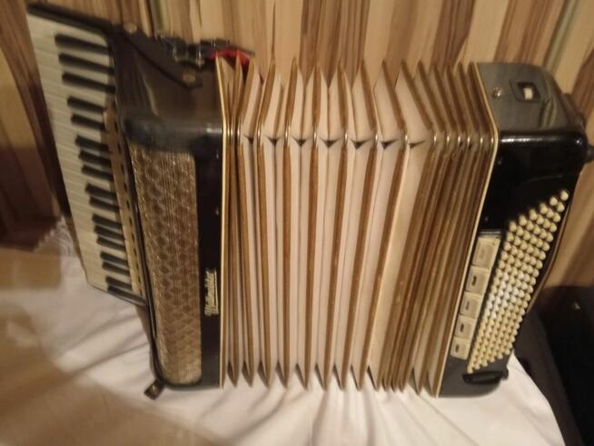 Akordeon Weltmeister Gigantilli V 120 basów z futerałem