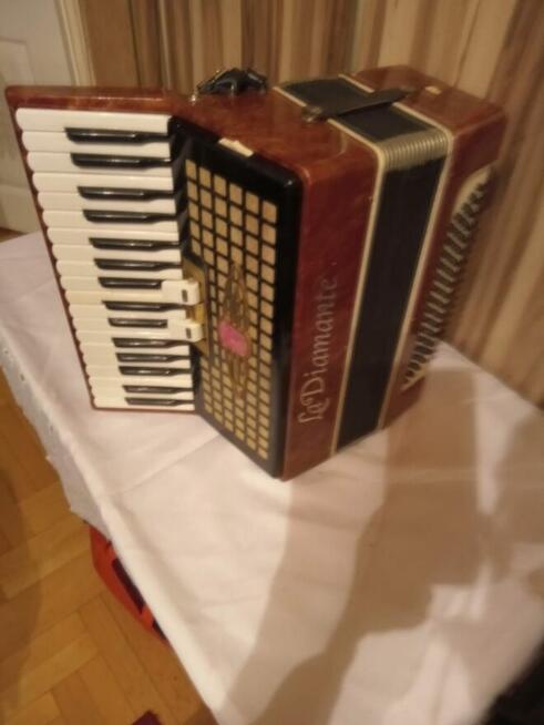 Akordeon LaDiamante 80 basów z futerałem