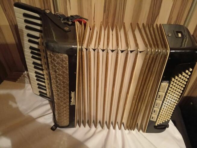 Akordeon Weltmeister Gigantilli V 120 basów z futerałem