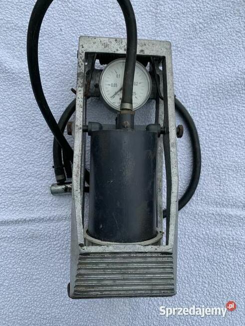 Pompka nożna z manometrem PRL