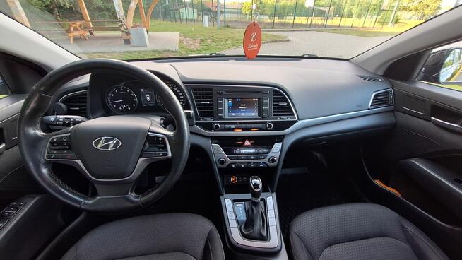 Hyundai Elantra czarna perła