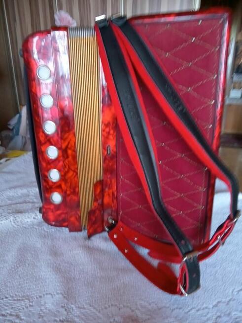 Piękny Akordeon Horch 120 basów z futerałem