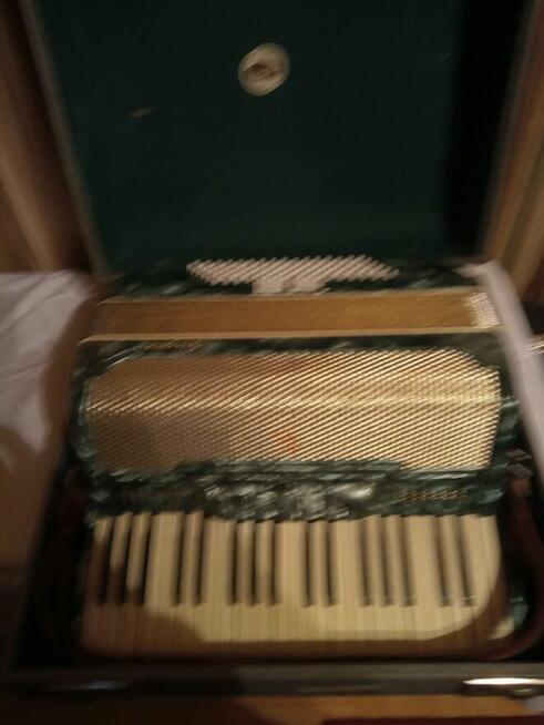 Akordeon Siletta 96 basów z futerałem