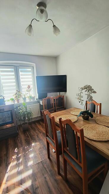 Przytulna kawalerka z osobną kuchnią , dogodna lokalizacja