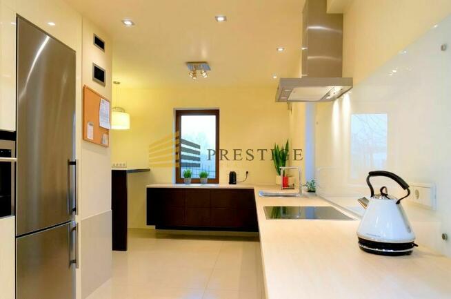 Nowoczesny dom w zabudowie bliźniaczej - Wilanów