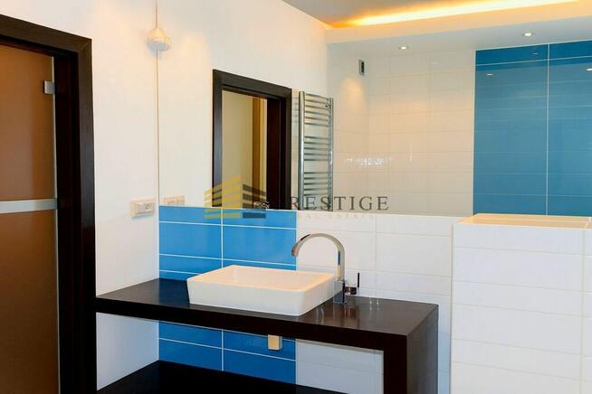 Nowoczesny dom w zabudowie bliźniaczej - Wilanów