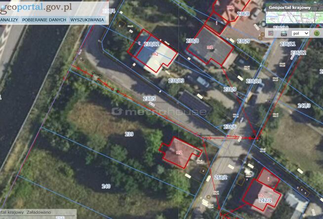 Duża działka z domem do remontu lub wyburzenia.