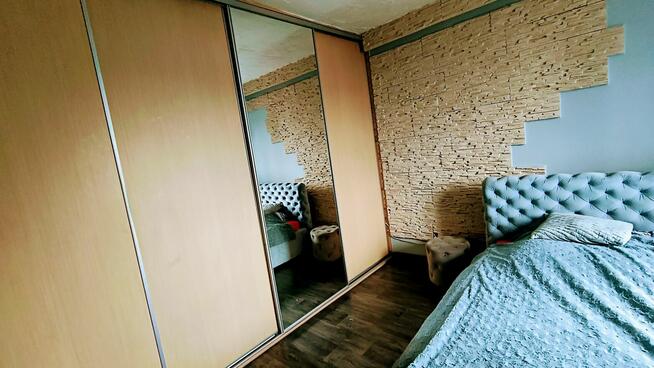 Przytulna kawalerka z osobną kuchnią , dogodna lokalizacja