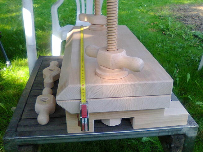 Śruby Nakrętki pokrętła drewniane ,prasy ,szywnice ,zabawki