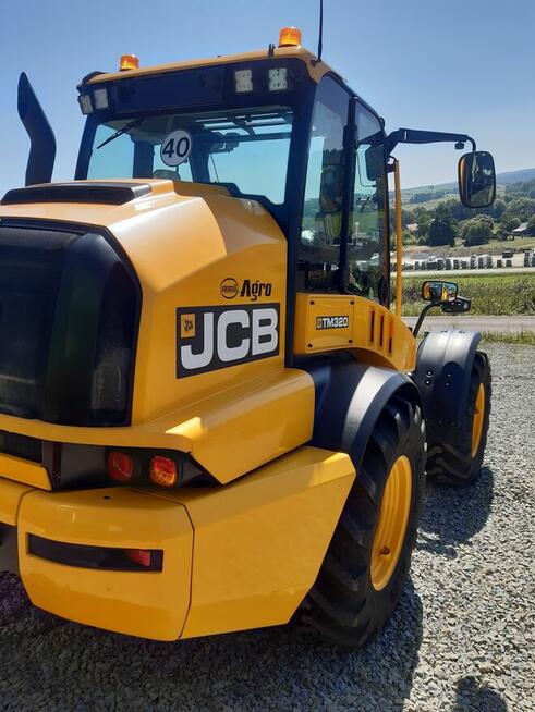 Ładowarki przegubowo-teleskopowe JCB TM320