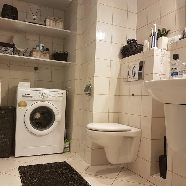 Przestronna kawalerka z kom. lok. i m. parkingowym-Psie Pole