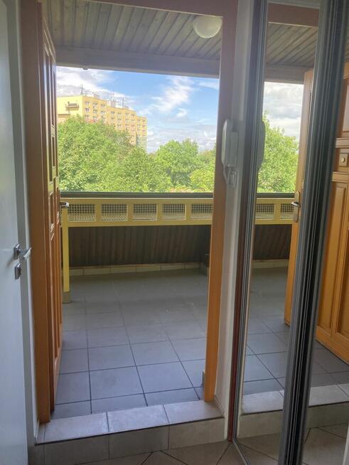 Przestronna kawalerka z kom. lok. i m. parkingowym-Psie Pole