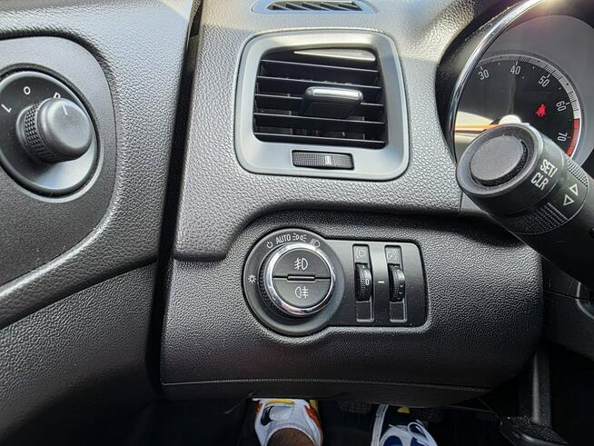 Opel Insignia 1.8 Benzyna 140 KM, Nawigacja, Bluetooth, Klimatyzacja, Isofix, USB