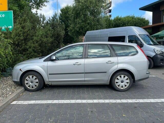 syndyk sprzeda Forda Focus