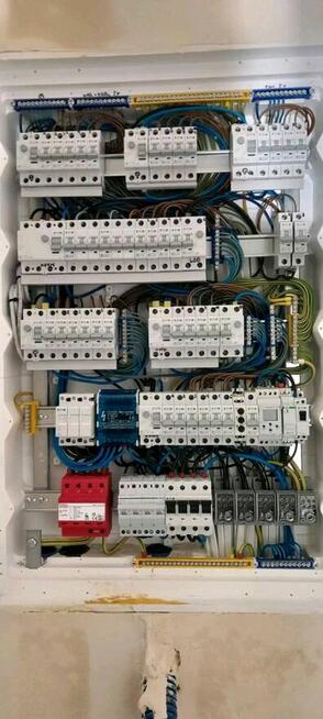 Pomocnik elektryka