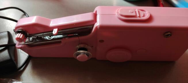 Przenośna maszyna do szycia ręczna