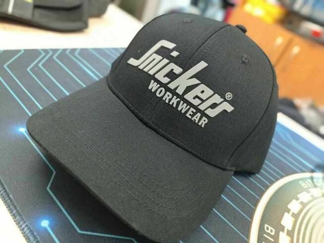 Czapka z daszkiem Snickers czarna