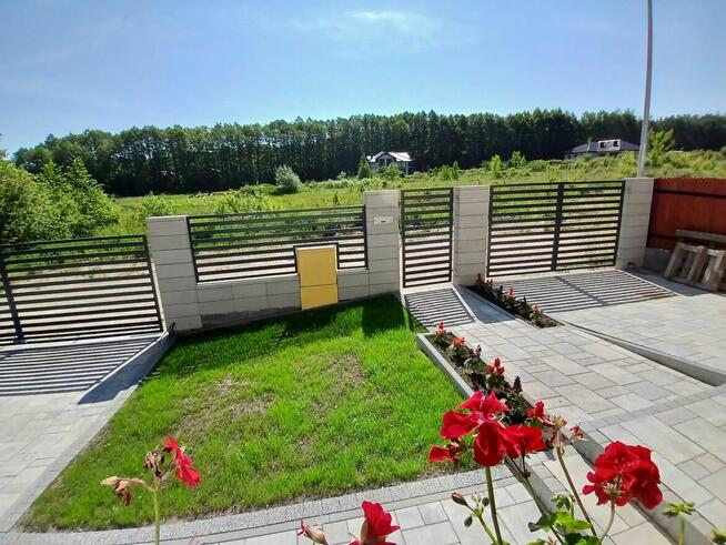 Atrakcyjny bliźniak z widokiem na łąkę i las