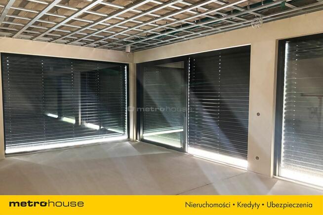 Nowoczesna nieruchomość w stanie budowy.