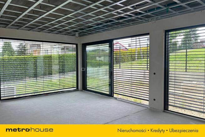 Nowoczesna nieruchomość w stanie budowy.