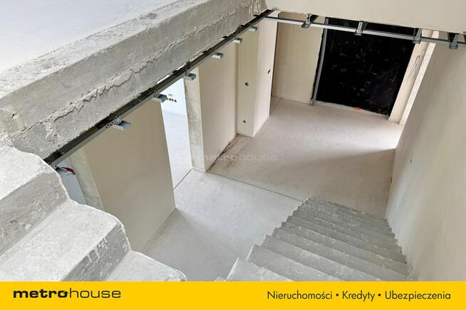 Nowoczesna nieruchomość w stanie budowy.