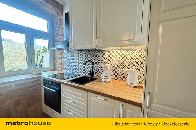 Klimatyczna kawalerka w kamienicy w Piasecznie.