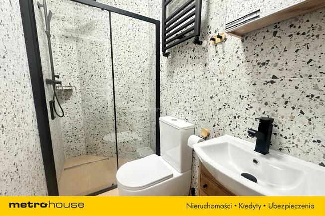 Klimatyczna kawalerka w kamienicy w Piasecznie.