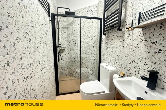 Klimatyczna kawalerka w kamienicy w Piasecznie.