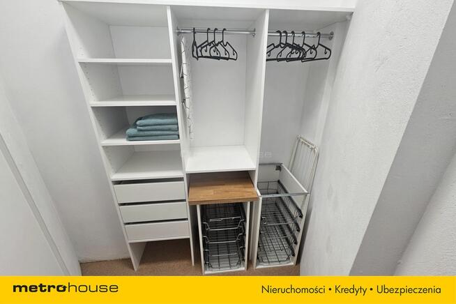 Klimatyczna kawalerka w kamienicy w Piasecznie.