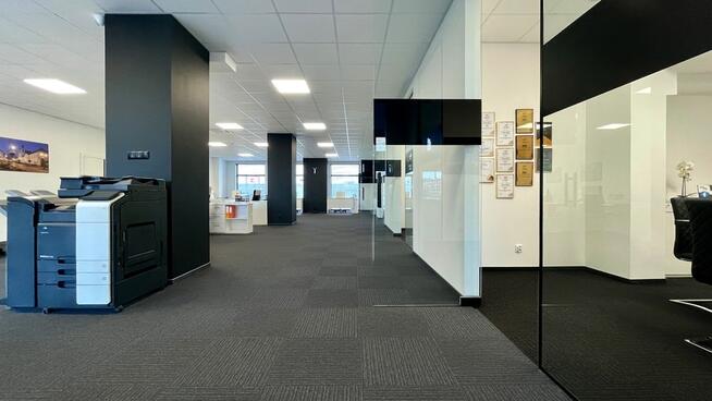 Lokal biurowy na wynajem 156 m2 + duży parking