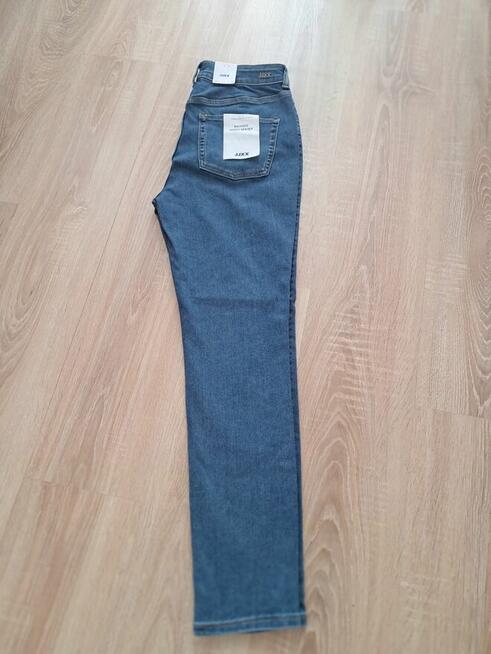 Spodnie jeansowe Nowe z Metką
