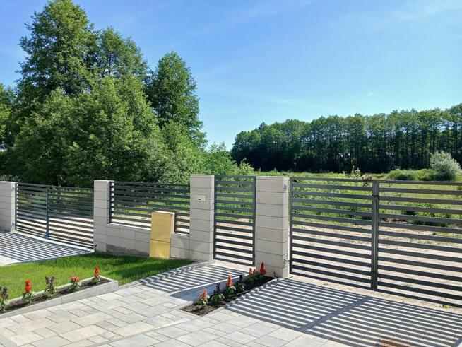 Atrakcyjny bliźniak z widokiem na łąkę i las