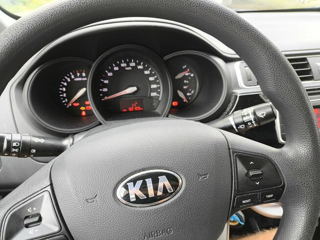 Samochód Kia Rio 1,2 Sedan 2015 r. mały przebieg
